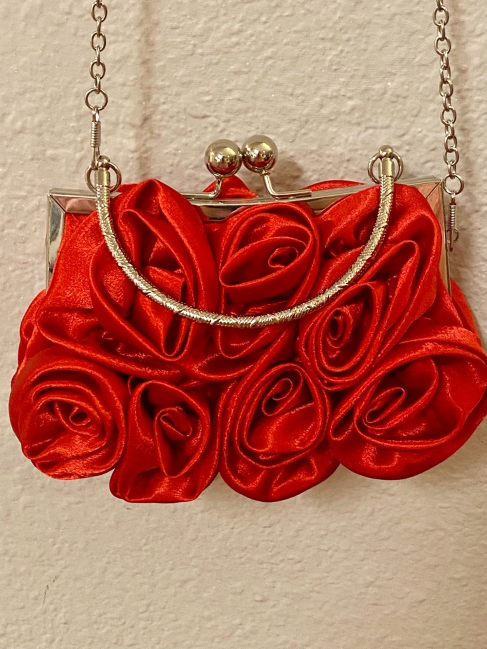 Red Rose Appliqué Evening Crossbody BagWith Kiss Lock - Picture 2 of 4